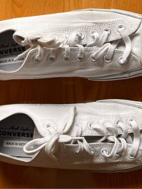 The Converse Chuck Taylor All Star Sneaker Shoes in Men's Size 10